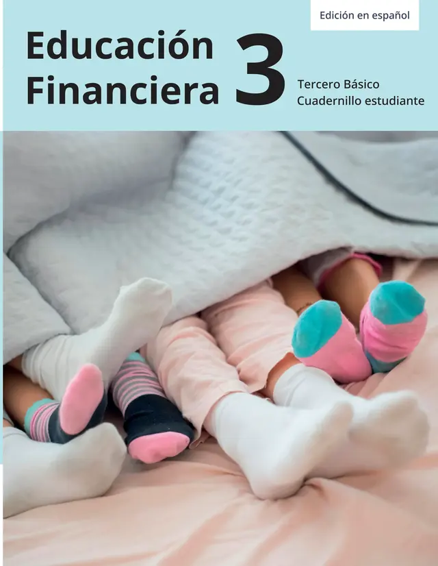 Tapa del cuadernillo del estudiante Educación Financiera 3: pies con calcetines de colores en una pijamada